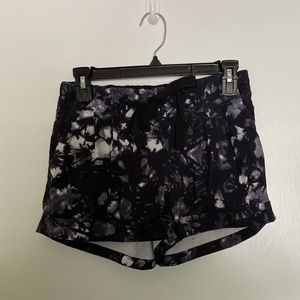 Black and white pattered lululemon shorts